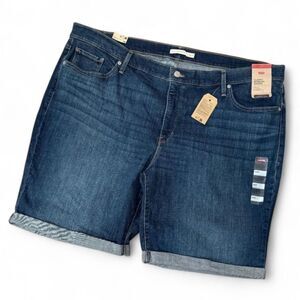 LEVI'S Women's Bermuda Shorts, NWT! Size 26W